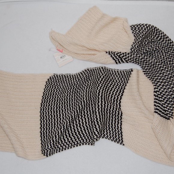 DownEast Accessories - NWT DownEast, Divided Knit Scarf